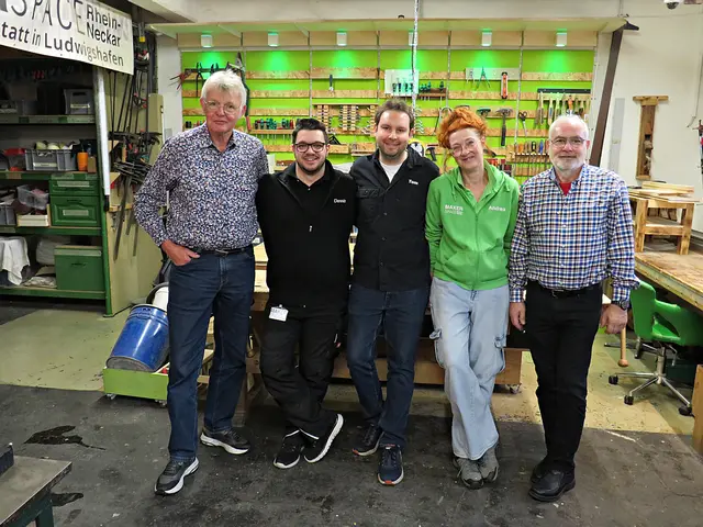 Die ehrenamtlichen Helfer und eine Helferin an diesem Tag | Foto: Brigitte Melder