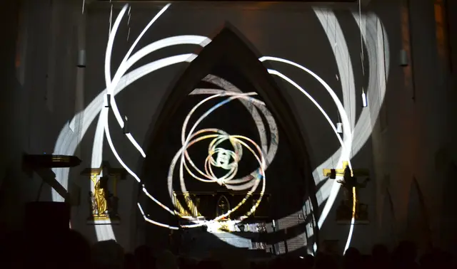 Lichtkunst: Die Lichtoper „NachtPfade – ZwischenWelten“ in der Katholischen Kirche Maria Schutz in Kaiserslautern | Foto: Frank Schäfer