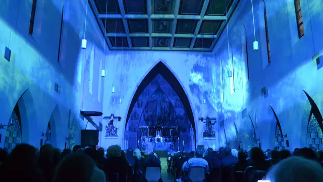 Lichtkunst: Die Lichtoper „NachtPfade – ZwischenWelten“ in der Katholischen Kirche Maria Schutz in Kaiserslautern | Foto: Frank Schäfer