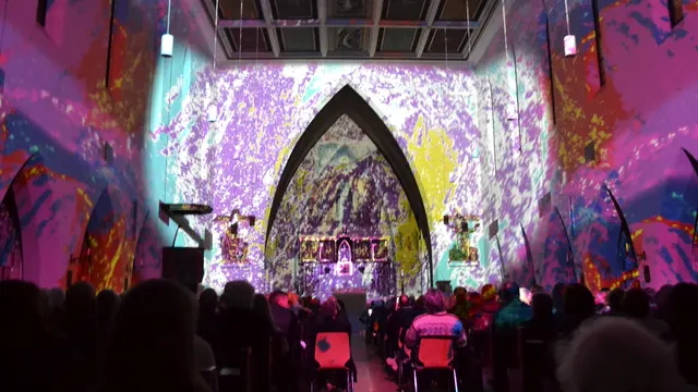 Lichtkunst: Die Lichtoper „NachtPfade – ZwischenWelten“ in der Katholischen Kirche Maria Schutz in Kaiserslautern | Foto: Frank Schäfer