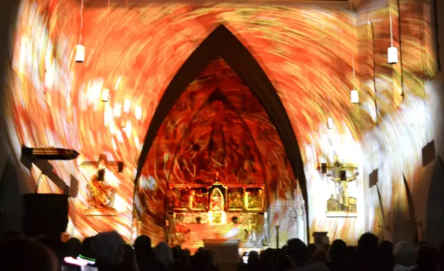 Lichtkunst: Die Lichtoper „NachtPfade – ZwischenWelten“ in der Katholischen Kirche Maria Schutz in Kaiserslautern | Foto: Frank Schäfer