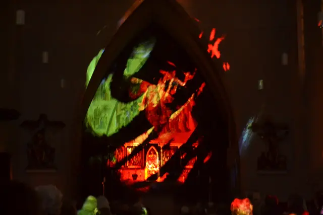 Lichtkunst: Die Lichtoper „NachtPfade – ZwischenWelten“ in der Katholischen Kirche Maria Schutz in Kaiserslautern | Foto: Frank Schäfer