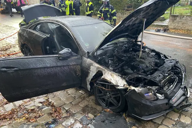 Der Wagen brannte völlig aus. | Foto: Polizei Neustadt