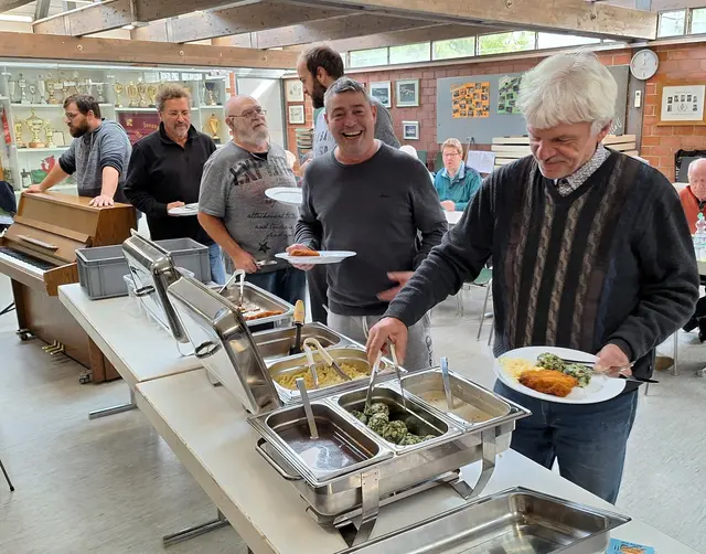 Wer konzentriert Arbeitet hat sich auch eine Sängerstärkung in der Mittagspause verdient - lecker wars! | Foto: GV Harmonie Büchenau 1919 e.V.