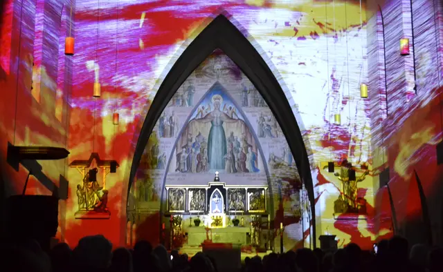Lichtkunst: Die Lichtoper „NachtPfade – ZwischenWelten“ in der Katholischen Kirche Maria Schutz in Kaiserslautern | Foto: Frank Schäfer