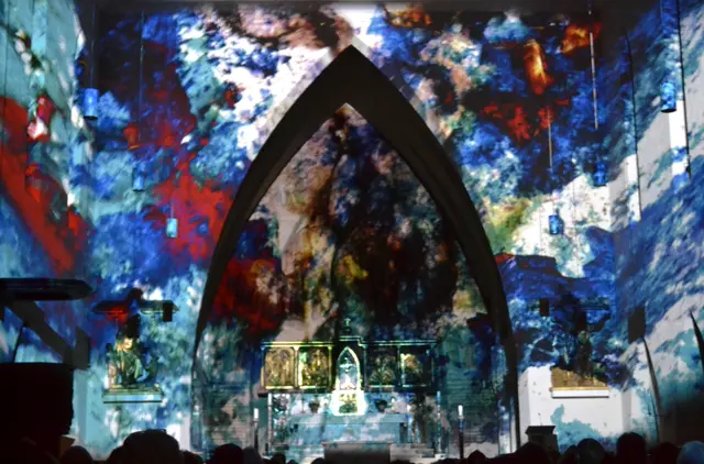 Lichtkunst: Die Lichtoper „NachtPfade – ZwischenWelten“ in der Katholischen Kirche Maria Schutz in Kaiserslautern | Foto: Frank Schäfer