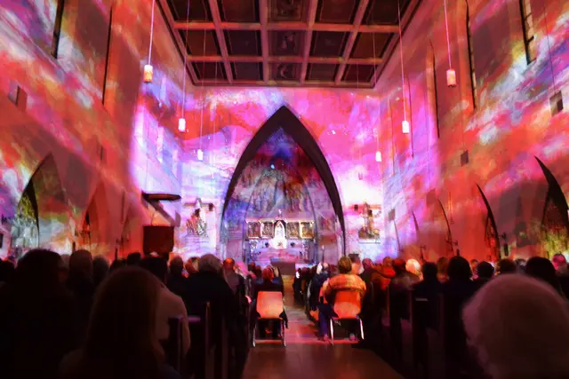 Lichtkunst: Die Lichtoper „NachtPfade – ZwischenWelten“ in der Katholischen Kirche Maria Schutz in Kaiserslautern | Foto: Frank Schäfer