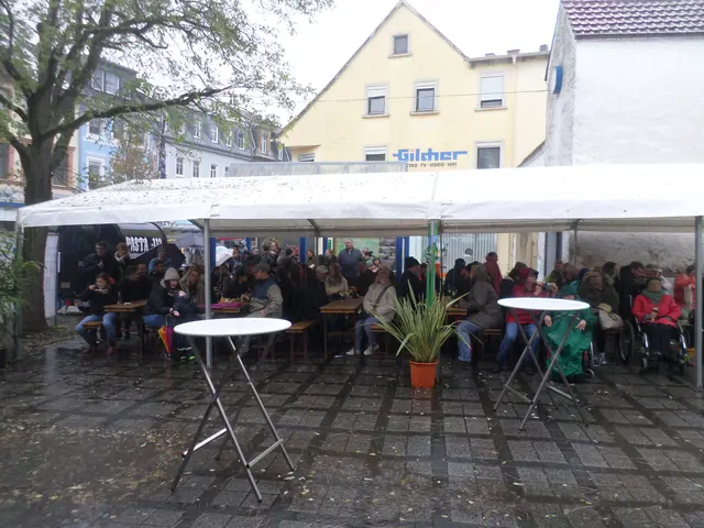 Im Zelt vor der Bühne | Foto: Anja Stemler