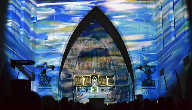 Lichtkunst: Die Lichtoper „NachtPfade – ZwischenWelten“ in der Katholischen Kirche Maria Schutz in Kaiserslautern | Foto: Frank Schäfer