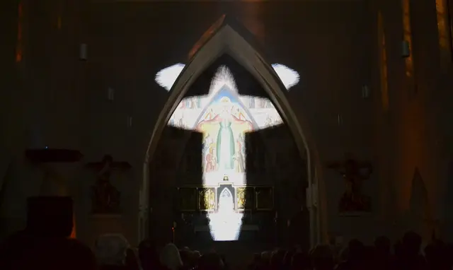 Lichtkunst: Die Lichtoper „NachtPfade – ZwischenWelten“ in der Katholischen Kirche Maria Schutz in Kaiserslautern | Foto: Frank Schäfer