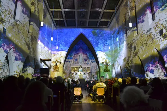 Lichtkunst: Die Lichtoper „NachtPfade – ZwischenWelten“ in der Katholischen Kirche Maria Schutz in Kaiserslautern | Foto: Frank Schäfer