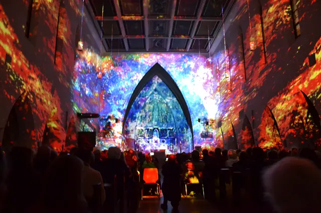 Lichtkunst: Die Lichtoper „NachtPfade – ZwischenWelten“ in der Katholischen Kirche Maria Schutz in Kaiserslautern | Foto: Frank Schäfer