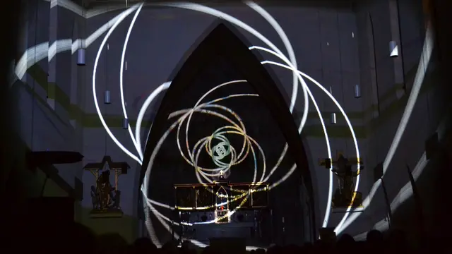 Lichtkunst: Die Lichtoper „NachtPfade – ZwischenWelten“ in der Katholischen Kirche Maria Schutz in Kaiserslautern | Foto: Frank Schäfer