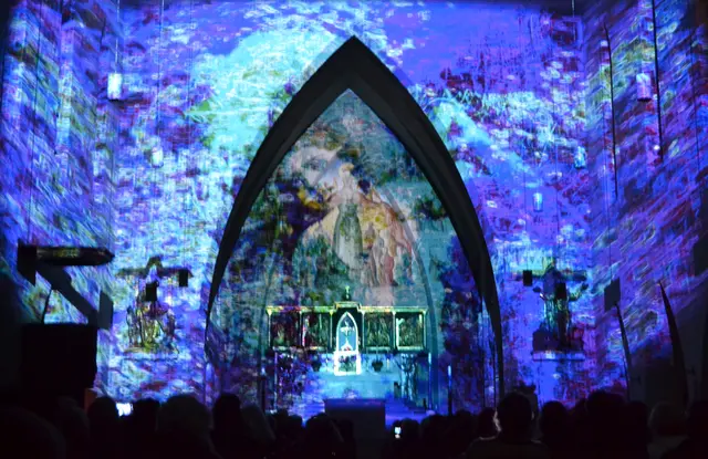 Lichtkunst: Die Lichtoper „NachtPfade – ZwischenWelten“ in der Katholischen Kirche Maria Schutz in Kaiserslautern | Foto: Frank Schäfer