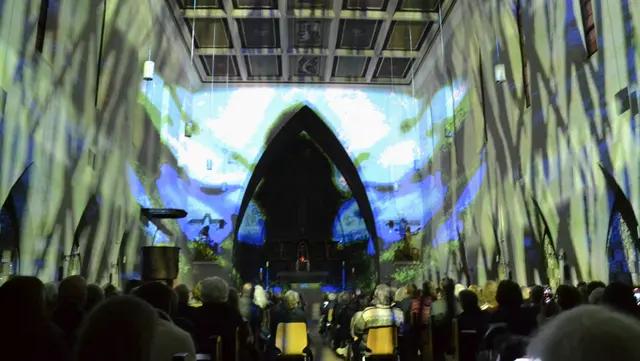 Lichtkunst: Die Lichtoper „NachtPfade – ZwischenWelten“ in der Katholischen Kirche Maria Schutz in Kaiserslautern | Foto: Frank Schäfer