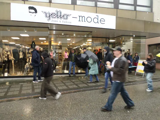 Auch Yello-Mode begrüßt die Kundinnen und Kunden | Foto: Anja Stemler