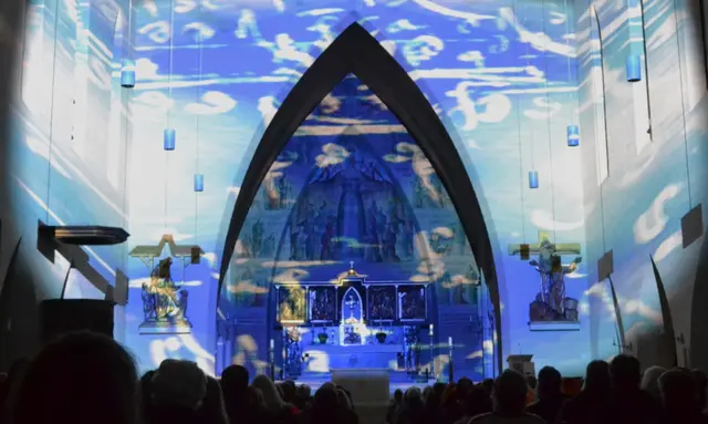 Lichtkunst: Die Lichtoper „NachtPfade – ZwischenWelten“ in der Katholischen Kirche Maria Schutz in Kaiserslautern | Foto: Frank Schäfer