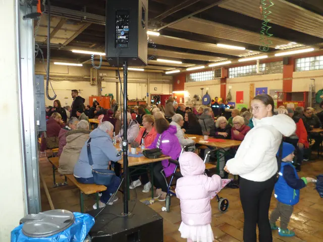 Die Feuerwehrhalle war voll | Foto: Anja Stemler