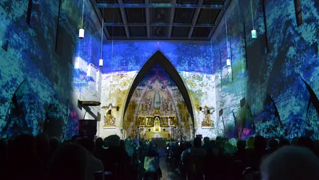 Lichtkunst: Die Lichtoper „NachtPfade – ZwischenWelten“ in der Katholischen Kirche Maria Schutz in Kaiserslautern | Foto: Frank Schäfer