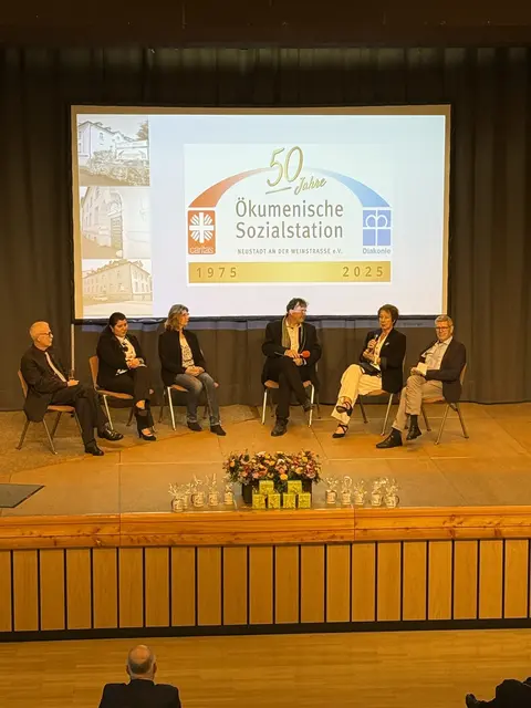 Olaf Kleinschmidt, Natalia Arndt, Anne Gadinger, Michael Landgraf, Heide Kehr und Luigi Hohenegger | Foto: Ökumenische Sozialstation