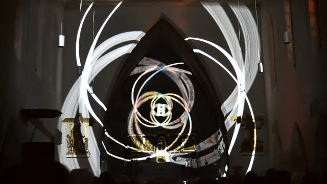 Lichtkunst: Die Lichtoper „NachtPfade – ZwischenWelten“ in der Katholischen Kirche Maria Schutz in Kaiserslautern | Foto: Frank Schäfer