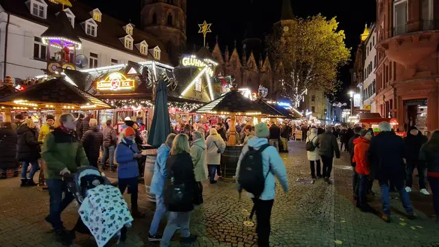 Appetitanregende Düfte, Leckereien und Unterhaltung bietet der Weihnachtsmarkt Kaiserslautern | Foto: Ralf Vester