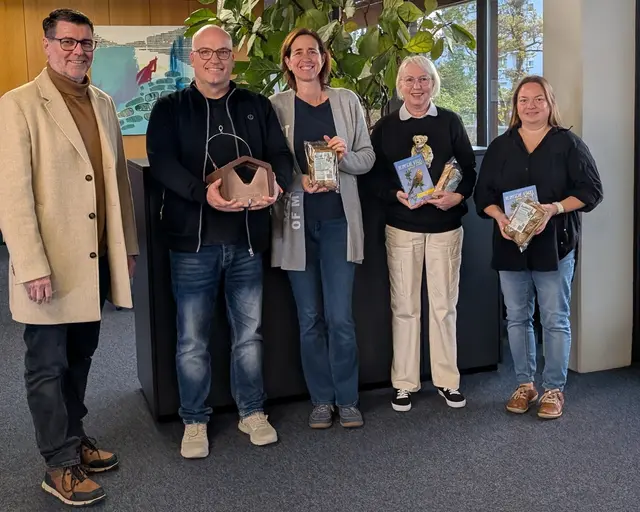 Erster Beigeordneter Peter Pfaff, Hendrik und Simone Becker, Carla Vesper und Jasmin Kern (v.l.n.r.) | Foto: Stadtverwaltung Wörth am Rhein (JC)