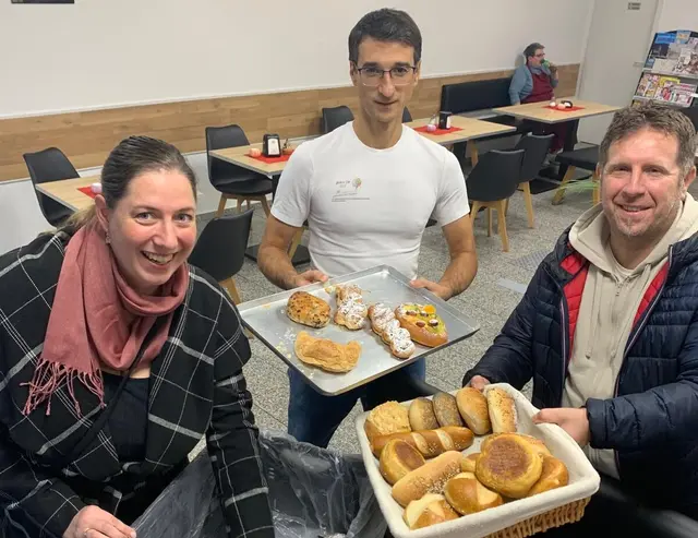 Angelika Heidrich, Botschafterin Foodsharing Ludwigshafen/Frankenthal mit den beiden Inhabern der Bäckerei Melm Salvatore Mirotta und Matteo Cinquemani | Foto: Foodsharing/Tanja Ruhl