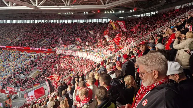 Bis zu 12.000 FCK-Fans waren mit nach Düsseldorf gereist | Foto: Ralf Vester