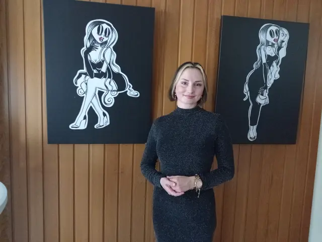 Gabriela Sosnicka vor einigen ihren Kunstwerken | Foto: Anja Stemler