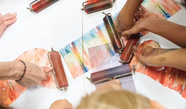 Das Klassenzimmer wird zum Künstleratelier: Das Museumsprojekt lädt Schülerinnen und Schüler ein, selbst kreativ zu sein | Foto: Fabian Althoff