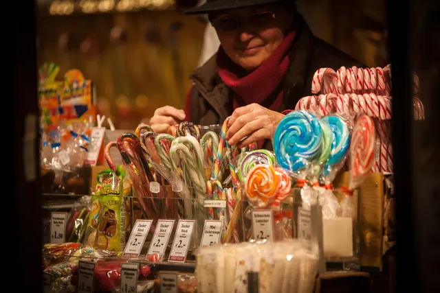 Besondere Weihnachtsmärkte in der Pfalz entdecken und das Angebot der Buden bestaunen, das gehört in der Vorweihnachtszeit einfach dazu | Foto: Paul Needham