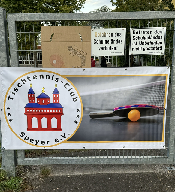 Einfahrt zur Halle Nord bei der Siedlungsschule. | Foto: Hans Hebrank