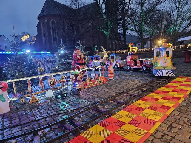 Auf dem Juliusplatz hält der Weihnachtsmarkt der Kunigunde vor allem für Familien und Kinder einiges bereit. | Foto: Eva Bender