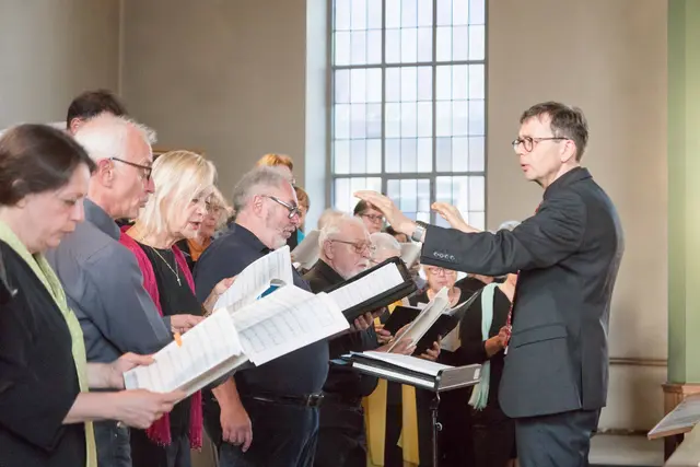 Zuletzt formierte sich ein Projektchor unter Leitung von Bezirkskantor Tobias Martin anlässlich des Dekanatskirchenmusiktags.   | Foto: Prot. Dekanat LU/Wagner