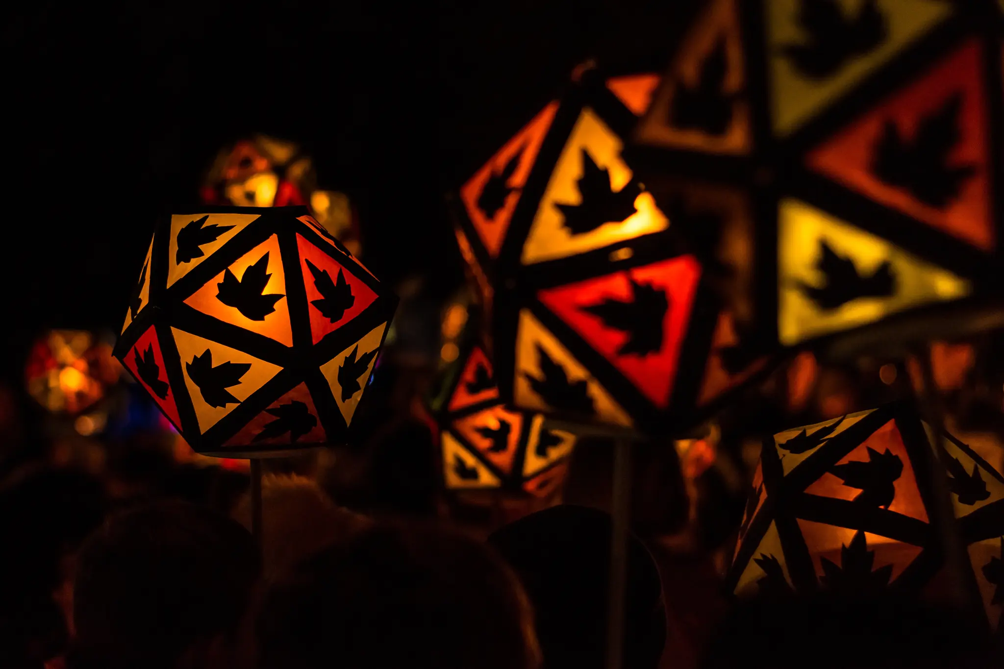 Betzenberg-St-Martinsfeier-mit-Auff-hrung-und-Lichterzug-durch-den-Wald