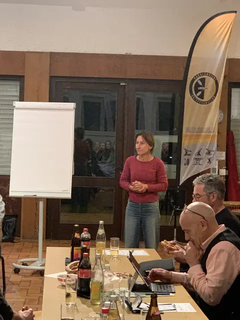 Die Hausherrin, Christine Richter von der Paddlergilde, bei ihrer Begrüßung | Foto: Peter Krietemeyer