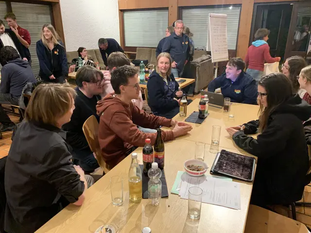 Blick in die Gruppe zum Workshop "Social Media" | Foto: Peter Krietemeyer