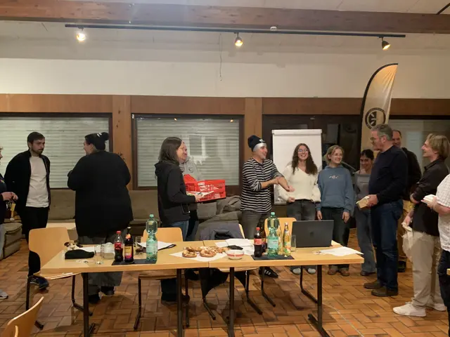 Die Reihe der Dankenden nahm kein Ende | Foto: Peter Krietemeyer