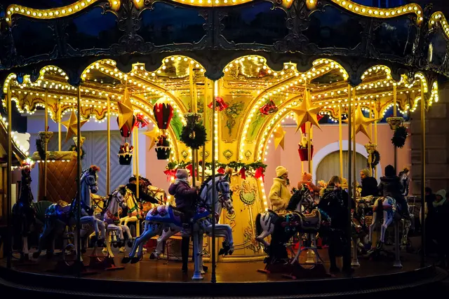 Weihnachtsmarkt St. Wendel 2025: Die Fahrgeschäfte für Kinder sind beliebter Anziehungspunkt | Foto: Cornelia Bauer