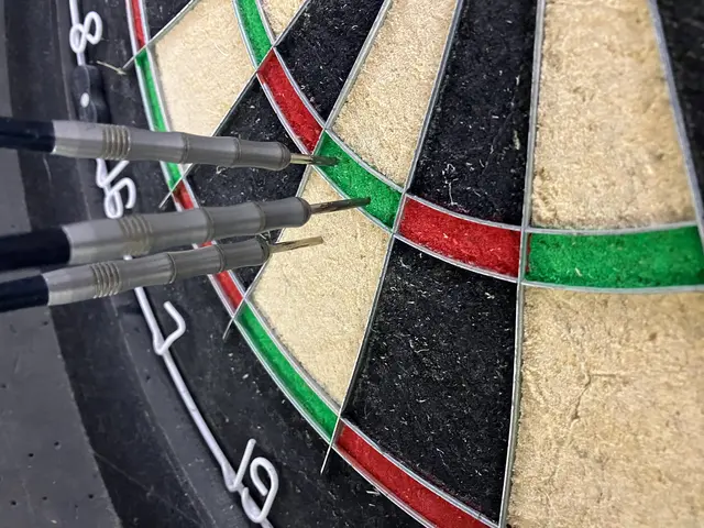 Grand Slam of Darts 2025: Hier stehen wieder die Stars der Darts-Szene am Board, darunter auch der amtierende Champion Luke Littler | Foto: Stephanie Walter