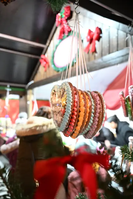 Süßigkeiten dürfen auf einem Weihnachtsmarkt nicht fehlen | Foto: Ben Pakal / Lukom