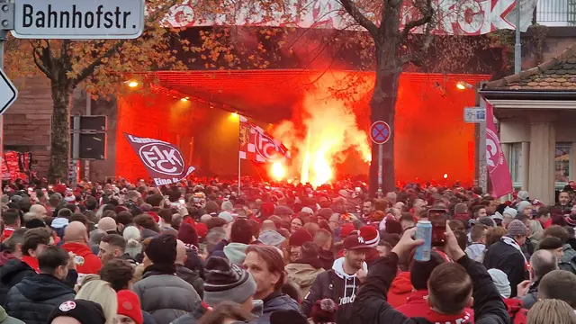 Großartiger Fanmarsch zum Traditionstag des 1. FC Kaiserslautern vor dem Spiel gegen Hertha BSC Berlin | Foto: Wochenblatt Redaktion