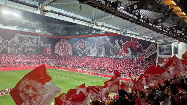 Großartige Choreo der FCK-Fans in der Westkurve | Foto: Ralf Vester