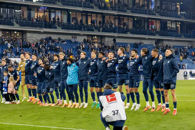 Mannschaft und Fans feiern den Sieg im Spitzenspiel gegen Leipzig | Foto: Herrmann Agenturfotografie