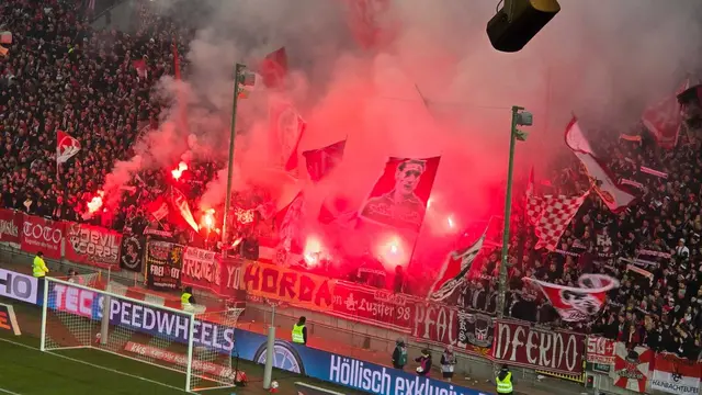Pyrotechnik spielte am gestrigen Traditionstag eine große Rolle | Foto: Jens Vollmer