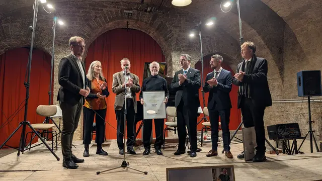 Übergabe der Kulturpreis-Urkunden: v.l.n.r: Pascal Bender, Elke Schlimbach, Friedrich Burkhardt, Jörg Sebastian Schmidt, Marc Weigel, Sebastian Müller, Michael Landgraf | Foto: Leni Bohrmann