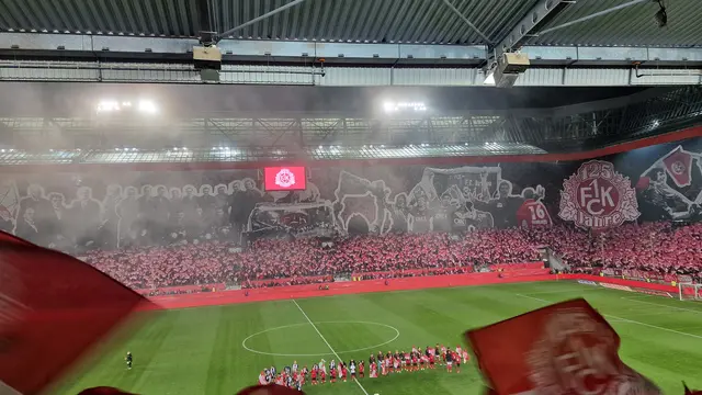 Auch über der Südtribüne prangte ein langes Hochziehelement | Foto: Ralf Vester