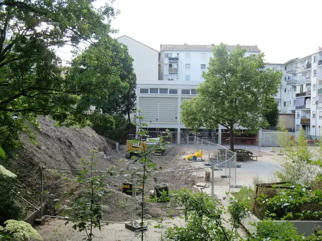 Die Baustelle im Sommer 2025. Dort stehen nun neue Holzmodule.  | Foto: Julia Glöckner