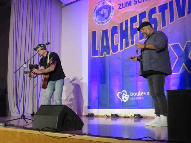 Monji el Beji und Gitarrist Christoph Erbach  | Foto: Brigitte Melder